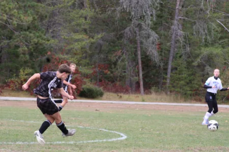 Black Bears use late surge to drown Lakers